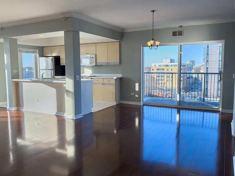 811 Chicago Ave — Photo 2