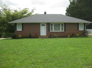 8912 Blue Ridge Dr, Hurt, VA 24563