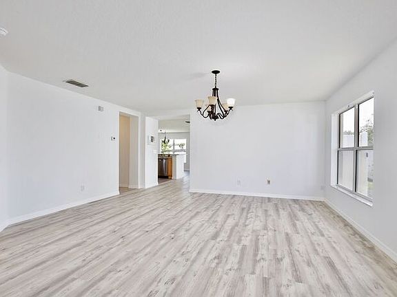 3rd image of 3325 Saint Martin Ln