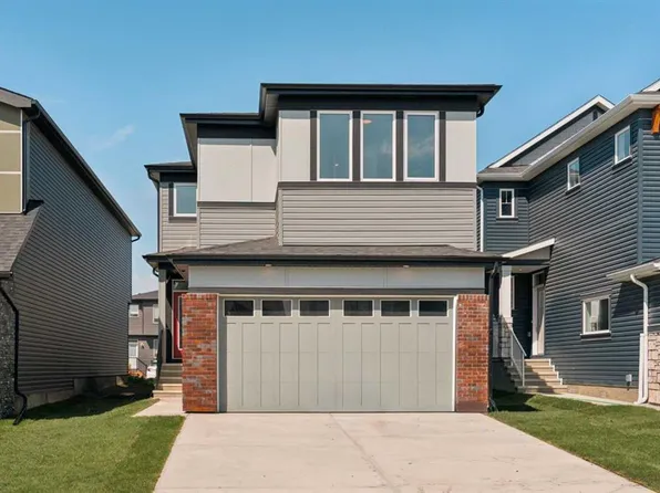 152 E Creekstone Cir SW, Calgary, AB T2X 4Y3