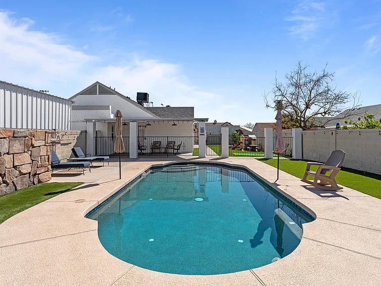 8742 W Meadowbrook Ave — Photo 1