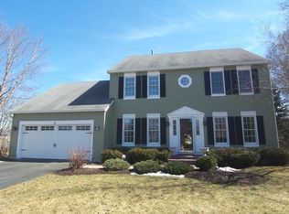 8 Daybreak Ridge Trl, Cary, IL 60013