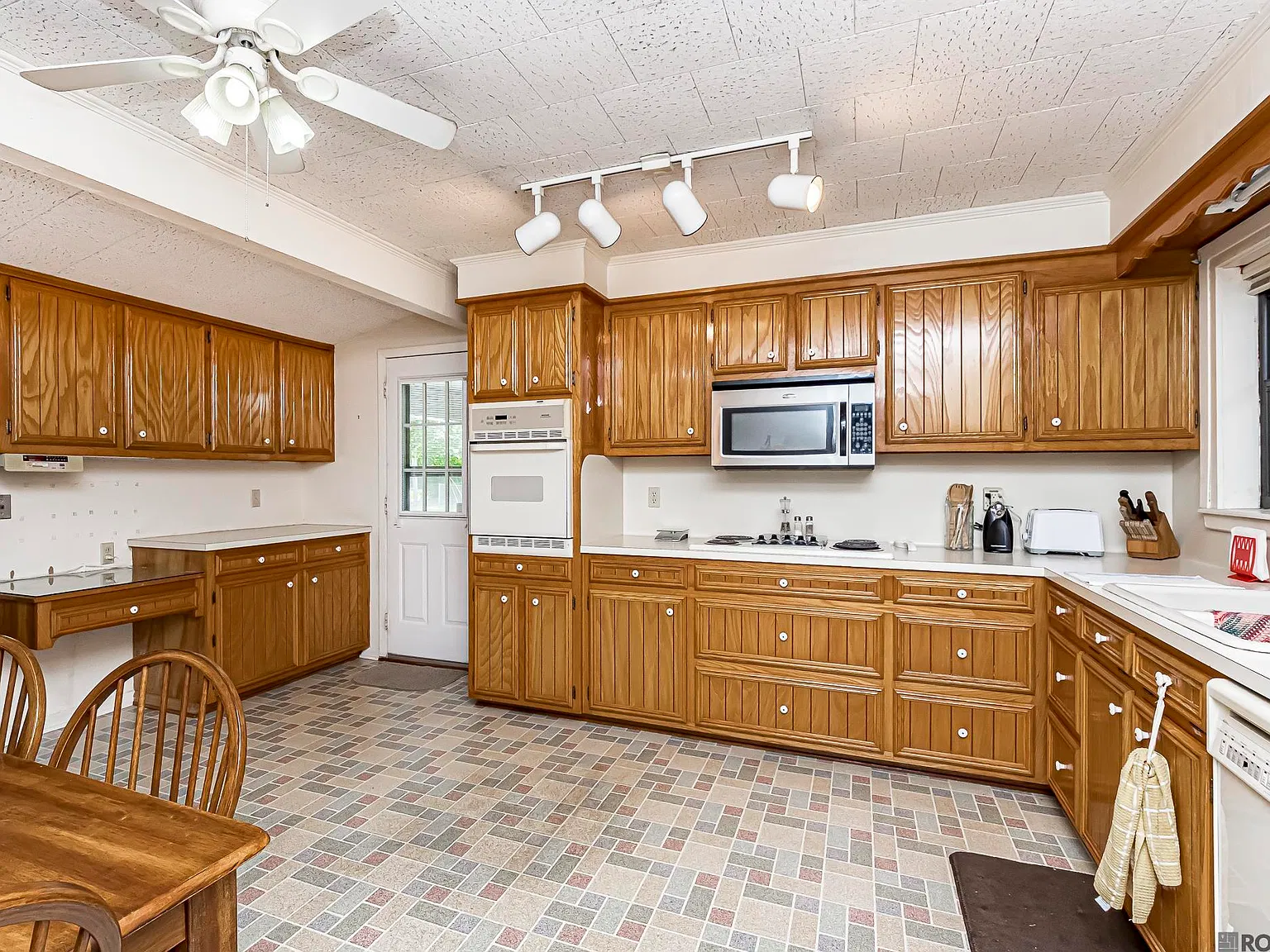 3 bed, 1454 sqft, $1,850 — Photo 2
