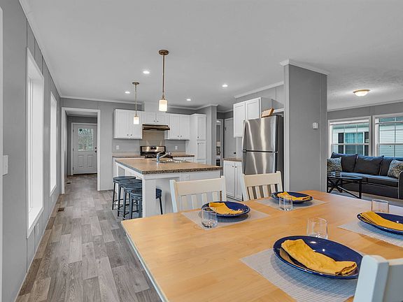 5th image of 544 Roslyn