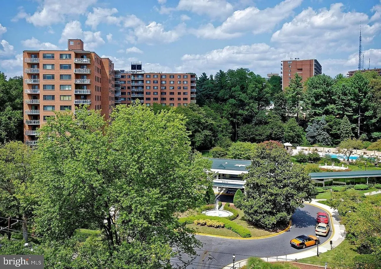 1 bed, 1045 sqft, $2,100 — Photo 4