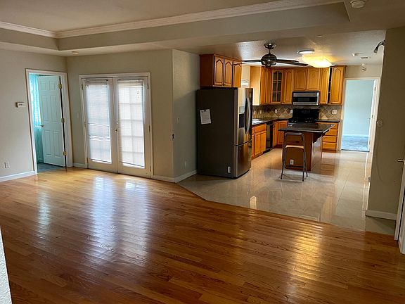 4th image of 10660 Carver Dr