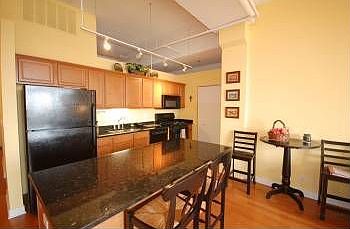 5th image of 833 W 15th Pl Unit 709