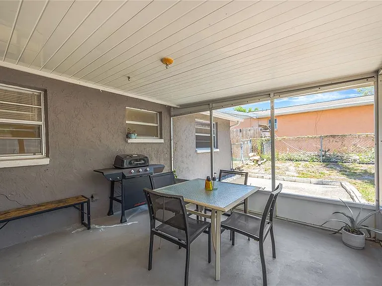 7804 Niagara Dr — Photo 17