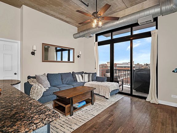 3rd image of 811 W 15th Pl Unit 610