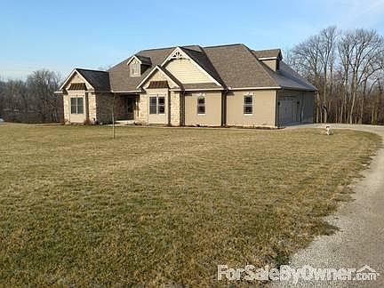 Curb view w/th driveway
						:
						home front with driveway