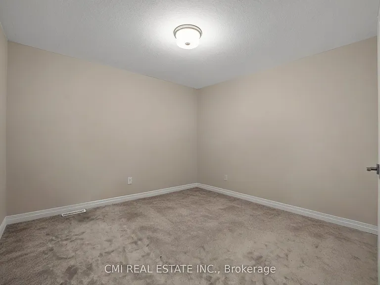3742 Sunbank Cres — Photo 30