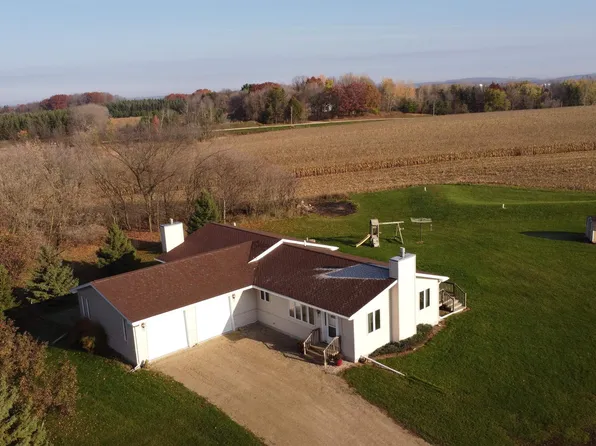 N7036 White Clover Rd, Manawa, WI 54949