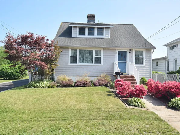 (undisclosed Address), Lindenhurst, NY 11757