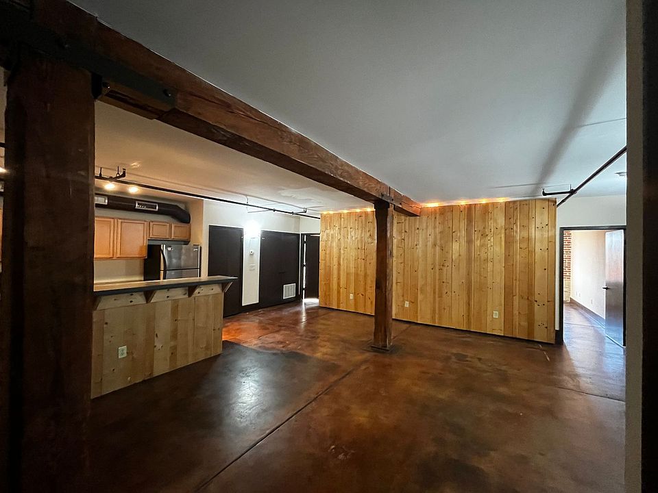 1st image of 631 Campbell Ave SE #105