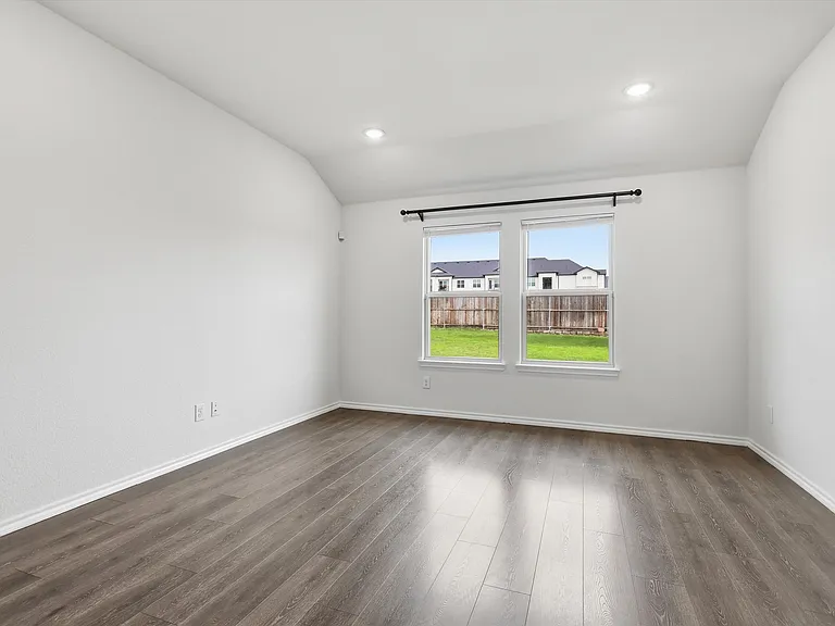 1810 Aslynn Cir — Photo 8