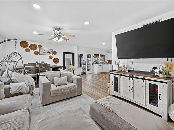 2nd image of 3125 Rainbow Dr