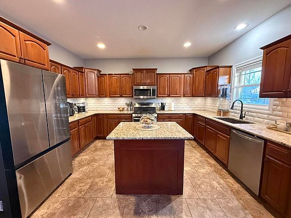 5th image of 4800 Longfellow Dr