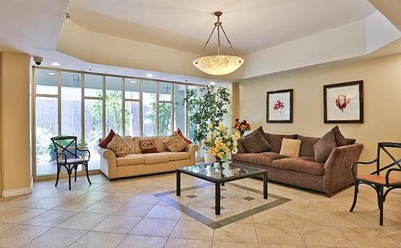 Spacious Livingroom