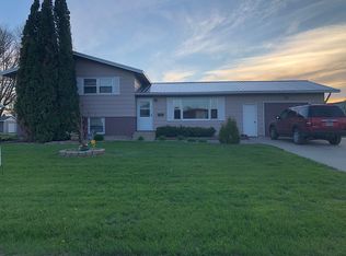 1112 N 1st St, Groton, SD 57445