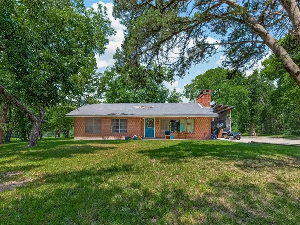 1316 N Main St, Highlands, TX 77562