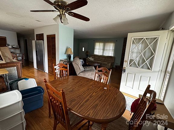 3rd image of 36 Pine Ln