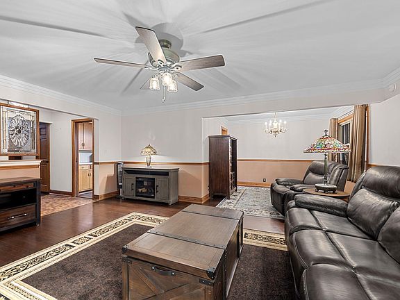 5th image of 8423 Hohman Ave