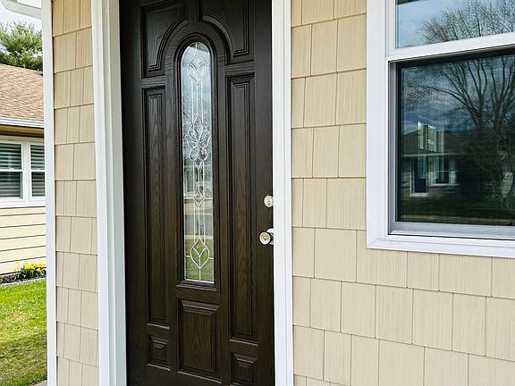 3rd image of 369 Saint Thomas Drive