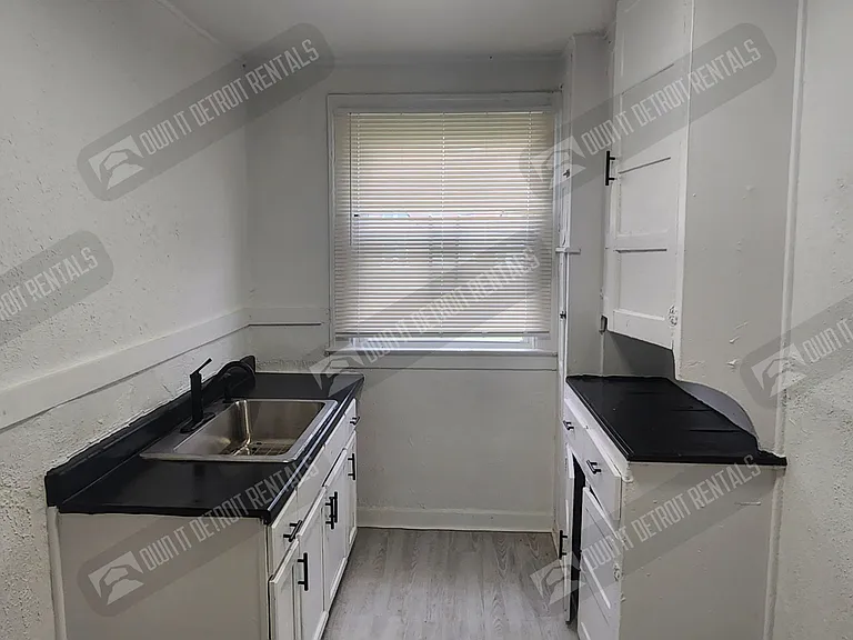 9839 Woodside St #4 — Photo 12
