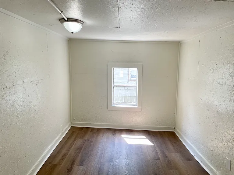 213 Cedar St — Photo 9