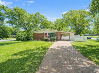 660 Pimlico Dr, Florissant, MO 63033