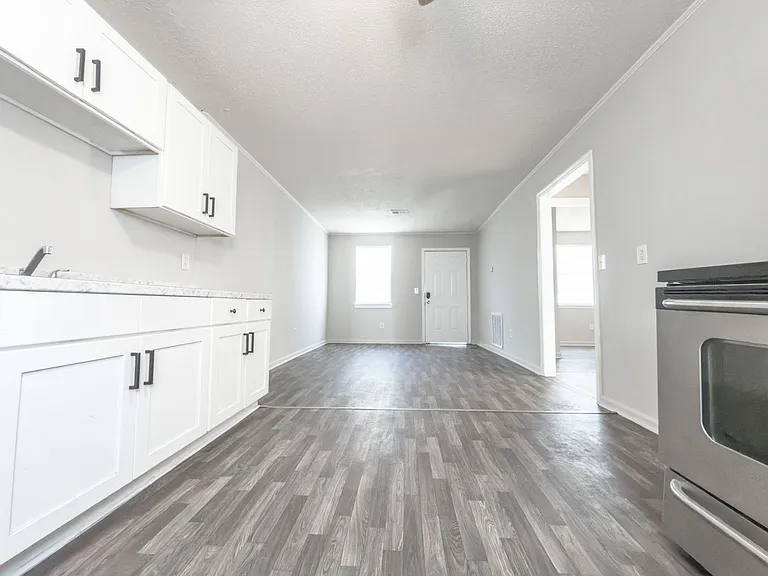 1815 Sumner Ave — Photo 16