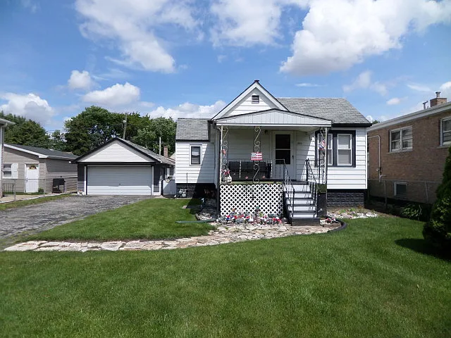 4743 S Long Ave photo 1