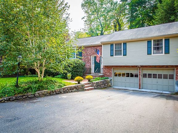 4th image of 7 Ivanhoe Dr