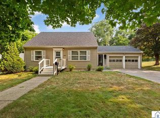 614 Lower Johnson Cir, Saint Peter, MN 56082
