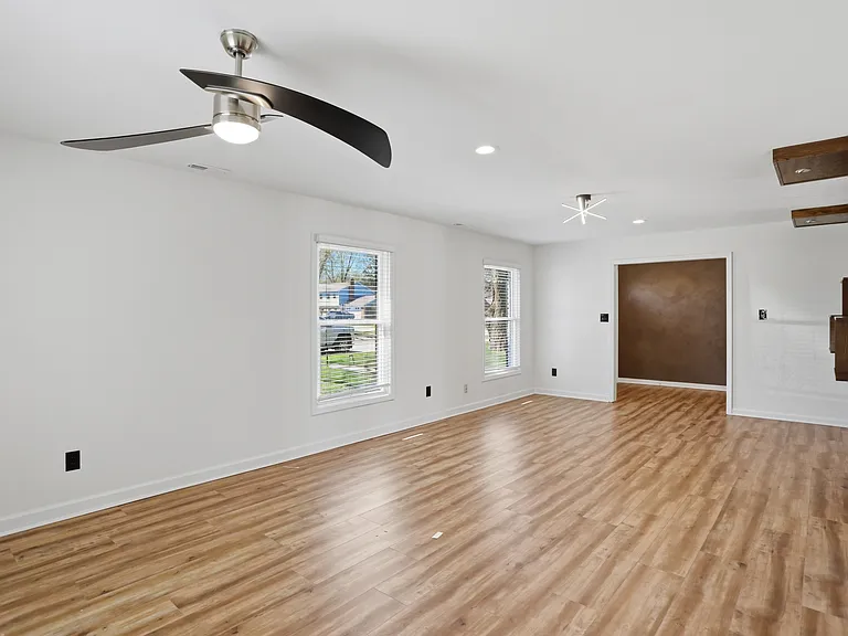 512 Lexington Blvd — Photo 6