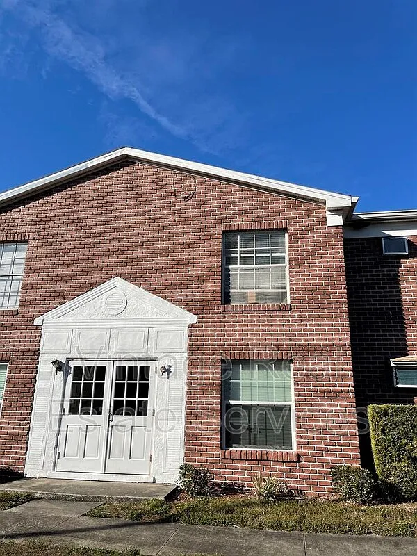 Jamestown Condominium — Photo 2