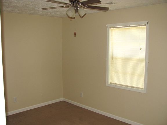 5th image of 729 Walnut Hill Cres