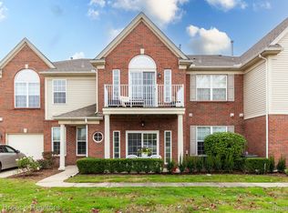 8297 Heywood Cir, Sterling Heights, MI 48312