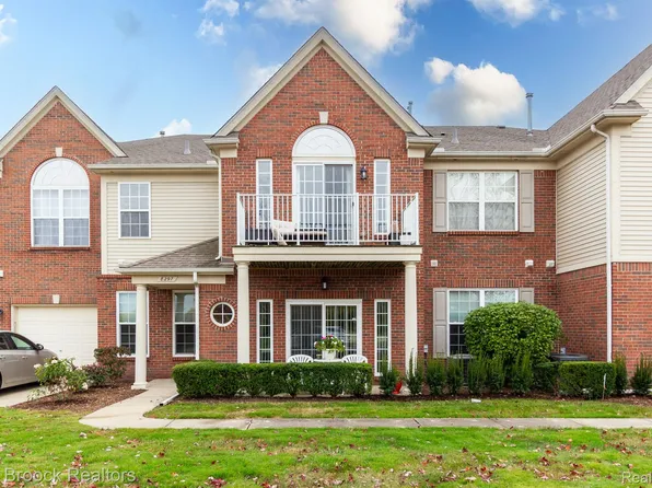 8297 Heywood Cir, Sterling Heights, MI 48312