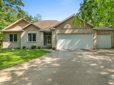 1995 Shining Tree Dr NE, Belmont, MI, 49306