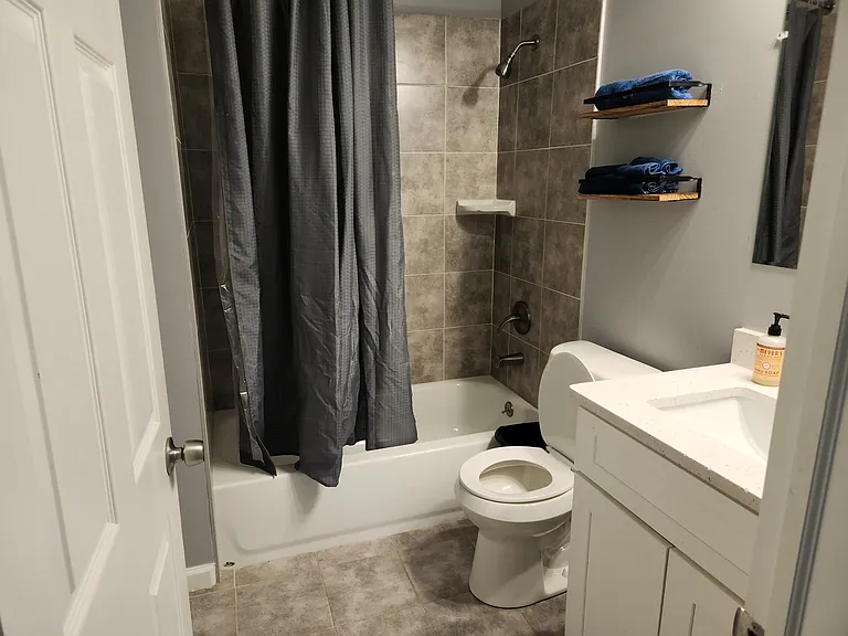 1109 Windsor St SW — Photo 8