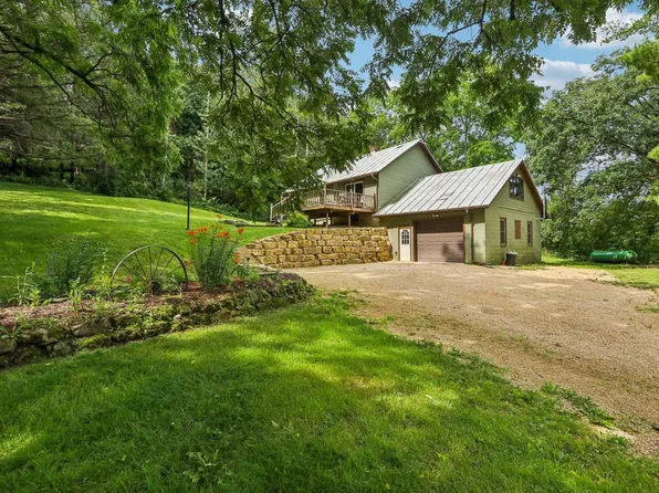 2226 Spring Creek Rd, Blue Mounds, WI 53517