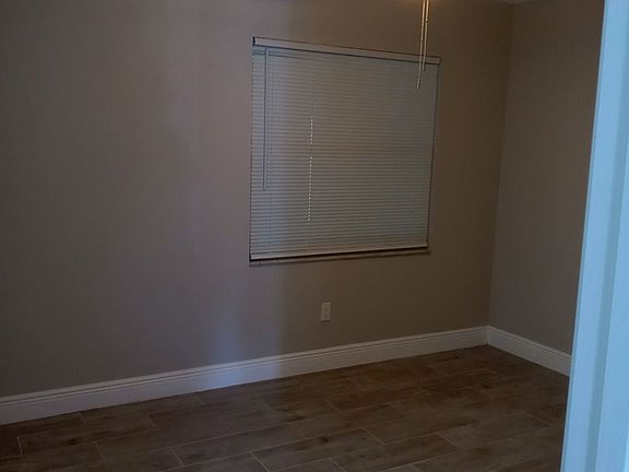 5th image of 2710 Adela Ave