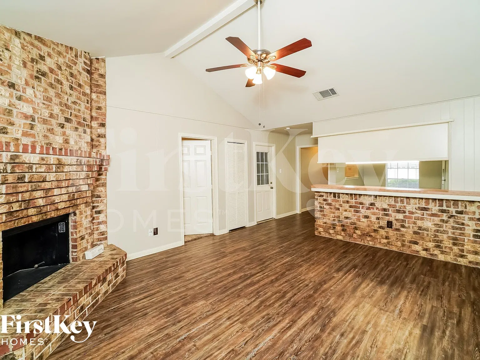 3 bed, 2.0 bath, 1383 sqft, $2,130 — Photo 4