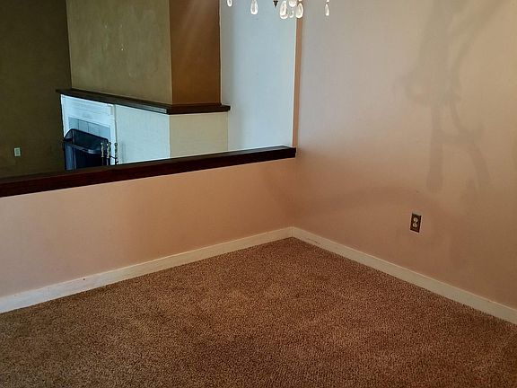 5th image of 84 Farmington Chase Cres