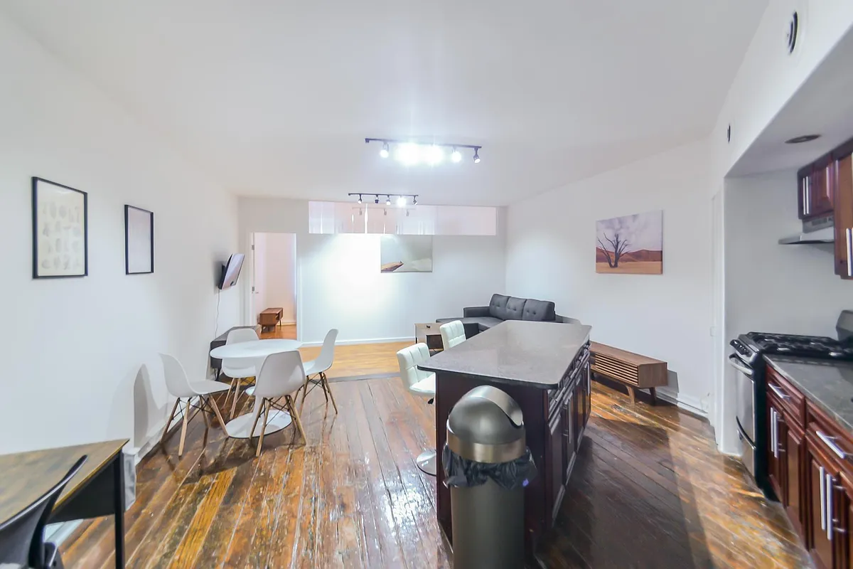 Building Photo - 305 N 3rd St #C3