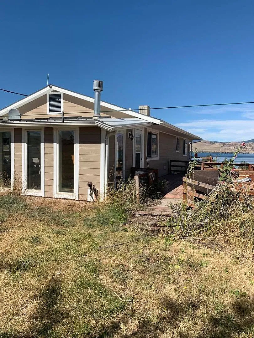 House in Big Arm with a shared double car garage — Photo 1