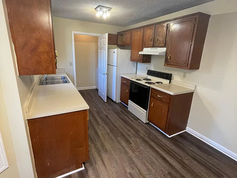 3235 S Senseney Cir — Photo 3