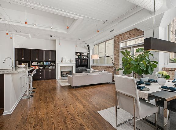 4th image of 1158 W Armitage Ave APT 302