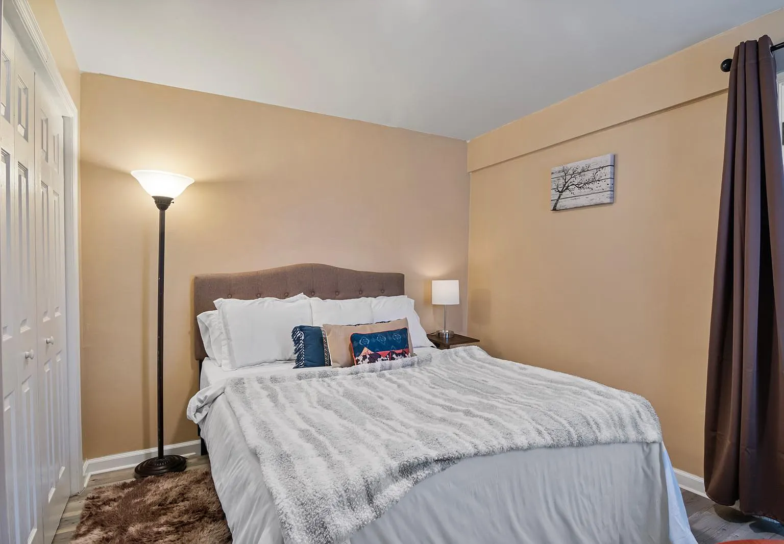 3 bed, 988 sqft, $2,400 — Photo 2